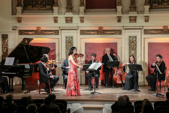 Vienna&#x20;baroque&#x20;orchestra&#x20;performing&#x20;in&#x20;Vienna